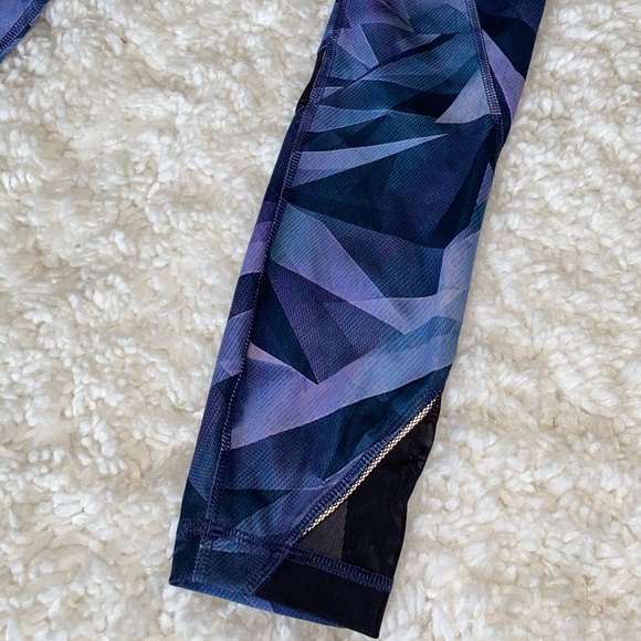 Lululemon Leggings with Zipper Pockets - Picture 5 of 6